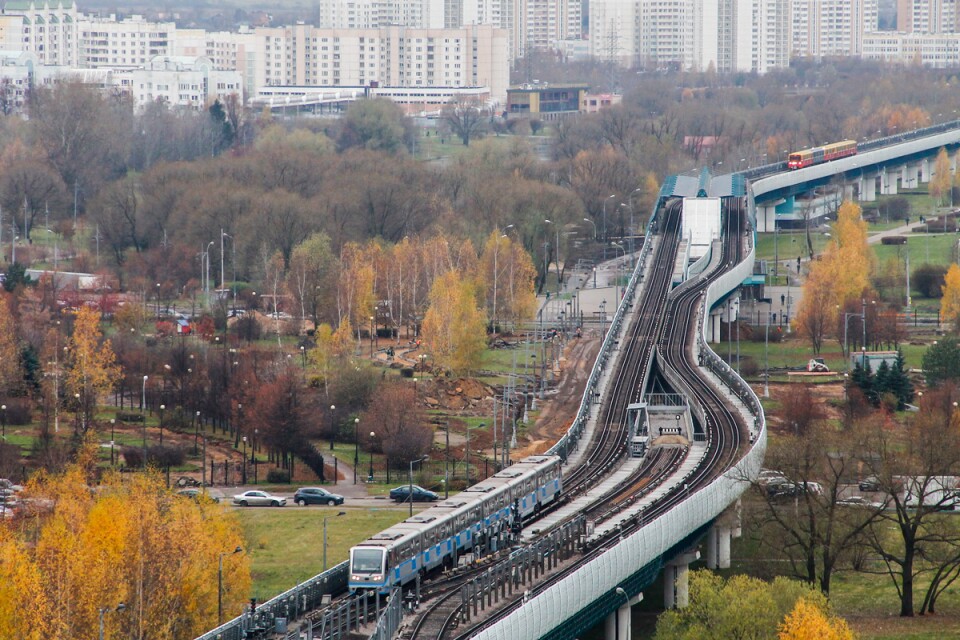 На Бутовской линии метро укладывают шпалы из переработанного пластика 1-4-2
